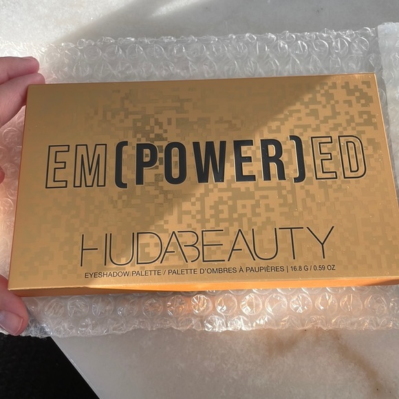 Huda Beauty Em(Power)Ed Eyeshadow Palette - Picture 3 of 3